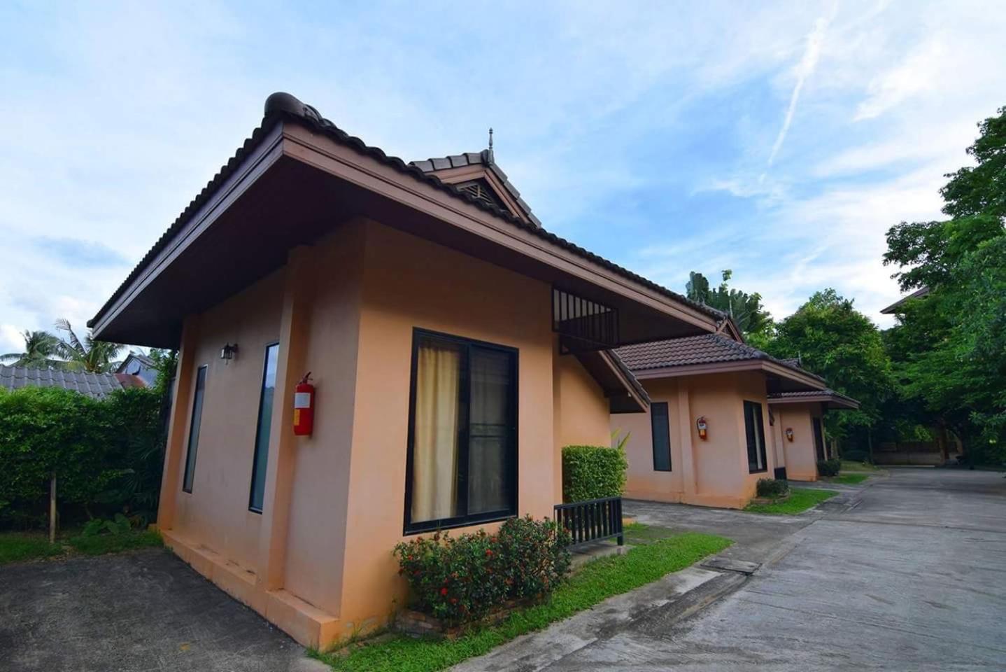 Chalicha Resort Chumphon Exterior foto